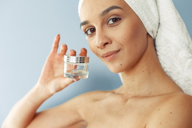 Exploring the Benefits of Peptides and SARMs for Skincare and Fitness